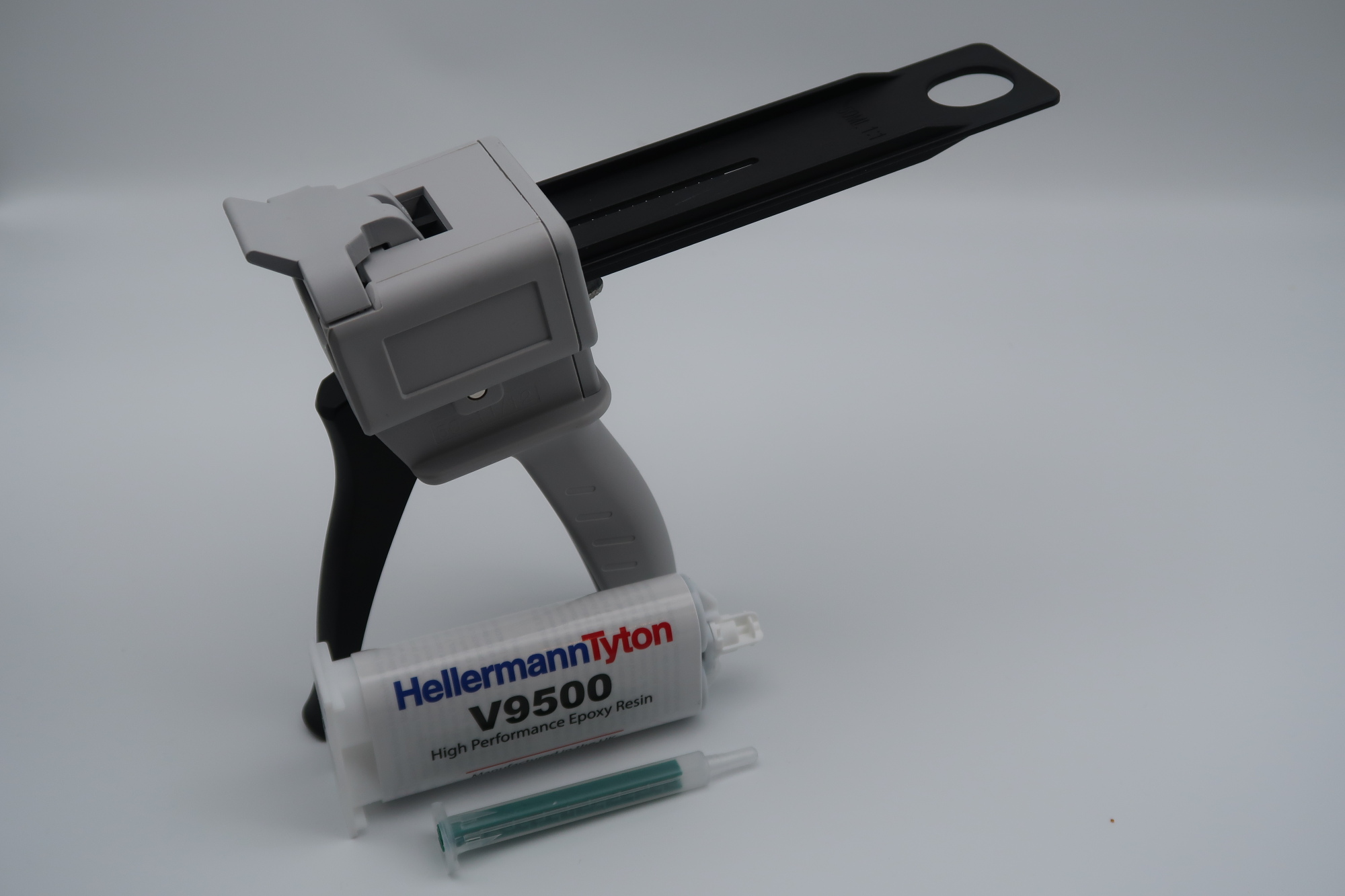 V9500 APPLICATOR GUN WITH V9500 EPOXY RESIN AND NOZZLE