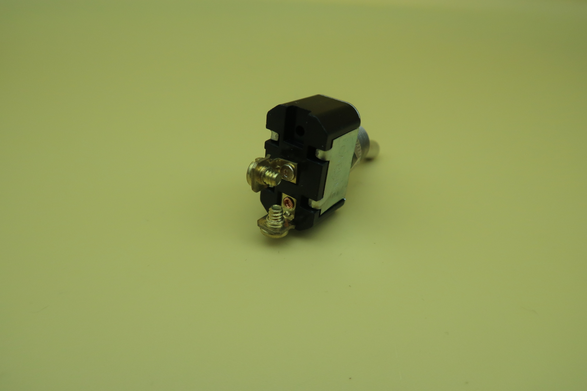 ON/OFF SINGLE POLE SCREW FITTINGS SWITCH