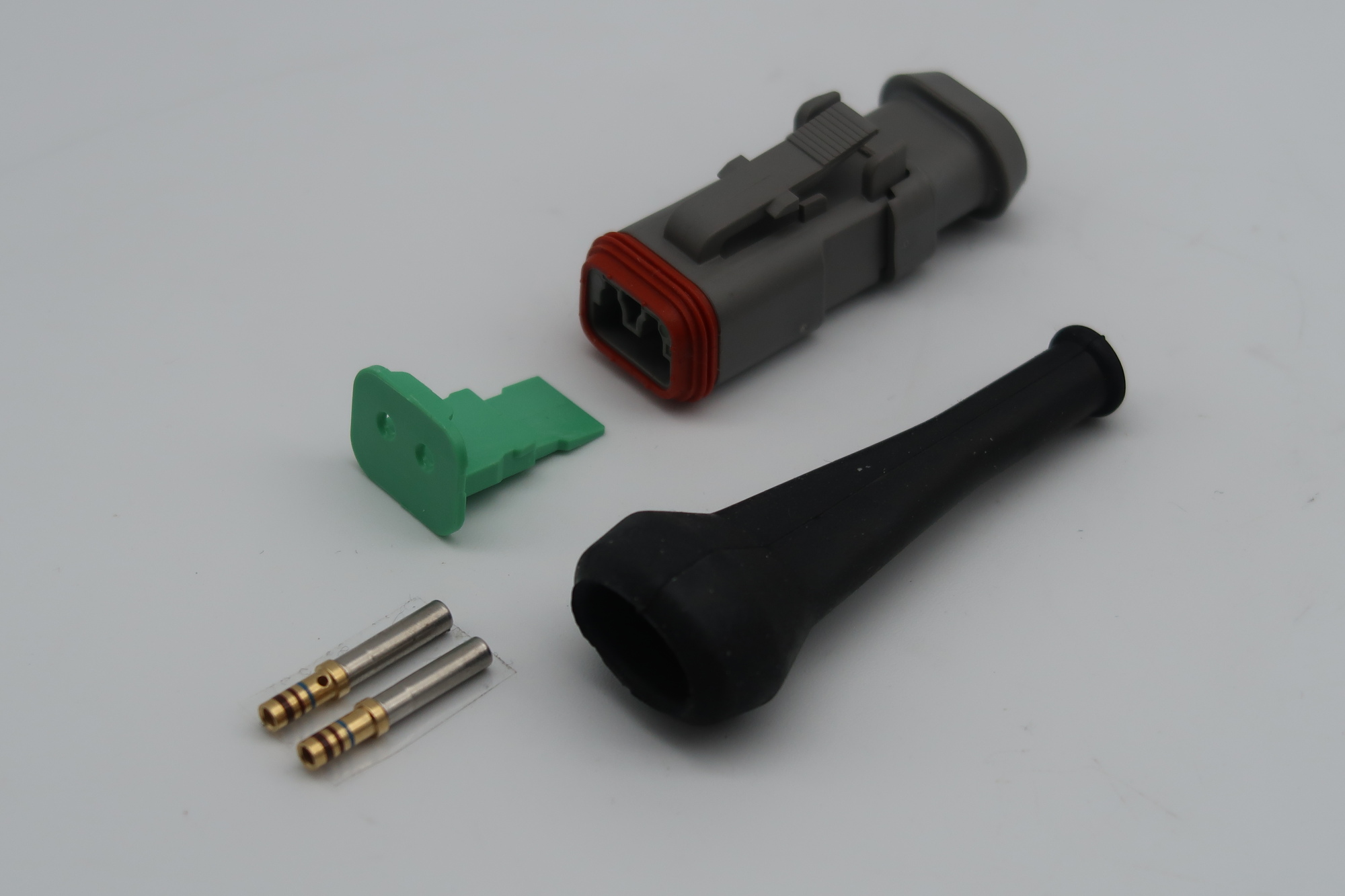 DT06-2S-E008 WITH 2 PIN RUBBER AMP BOOT