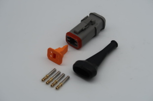 DT06-4S-E008 WITH 4 PIN RUBBER AMP BOOT