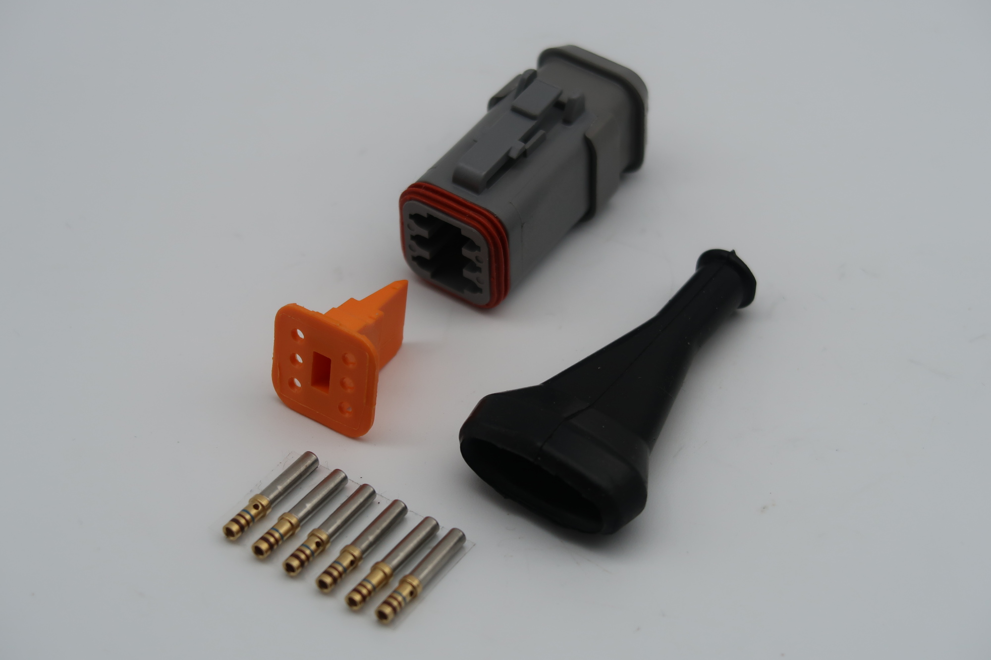 DT06-6S-E008 WITH 4 PIN RUBBER AMP BOOT