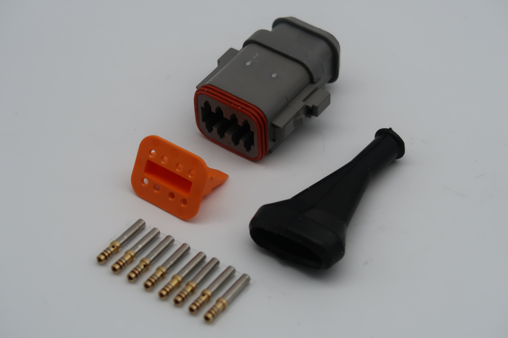 DT06-8S-E008 WITH 4 PIN RUBBER AMP BOOT