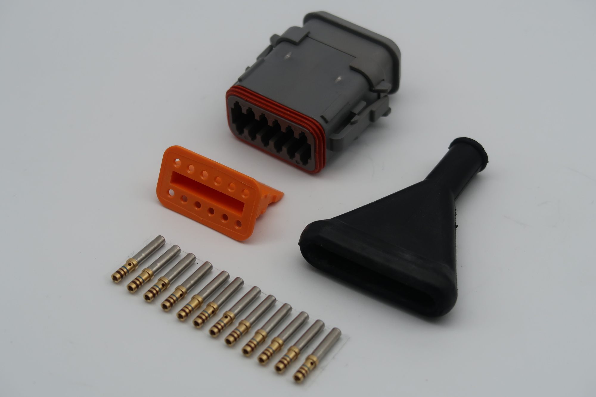DT06-12S-E008 WITH 7 PIN RUBBER AMP BOOT
