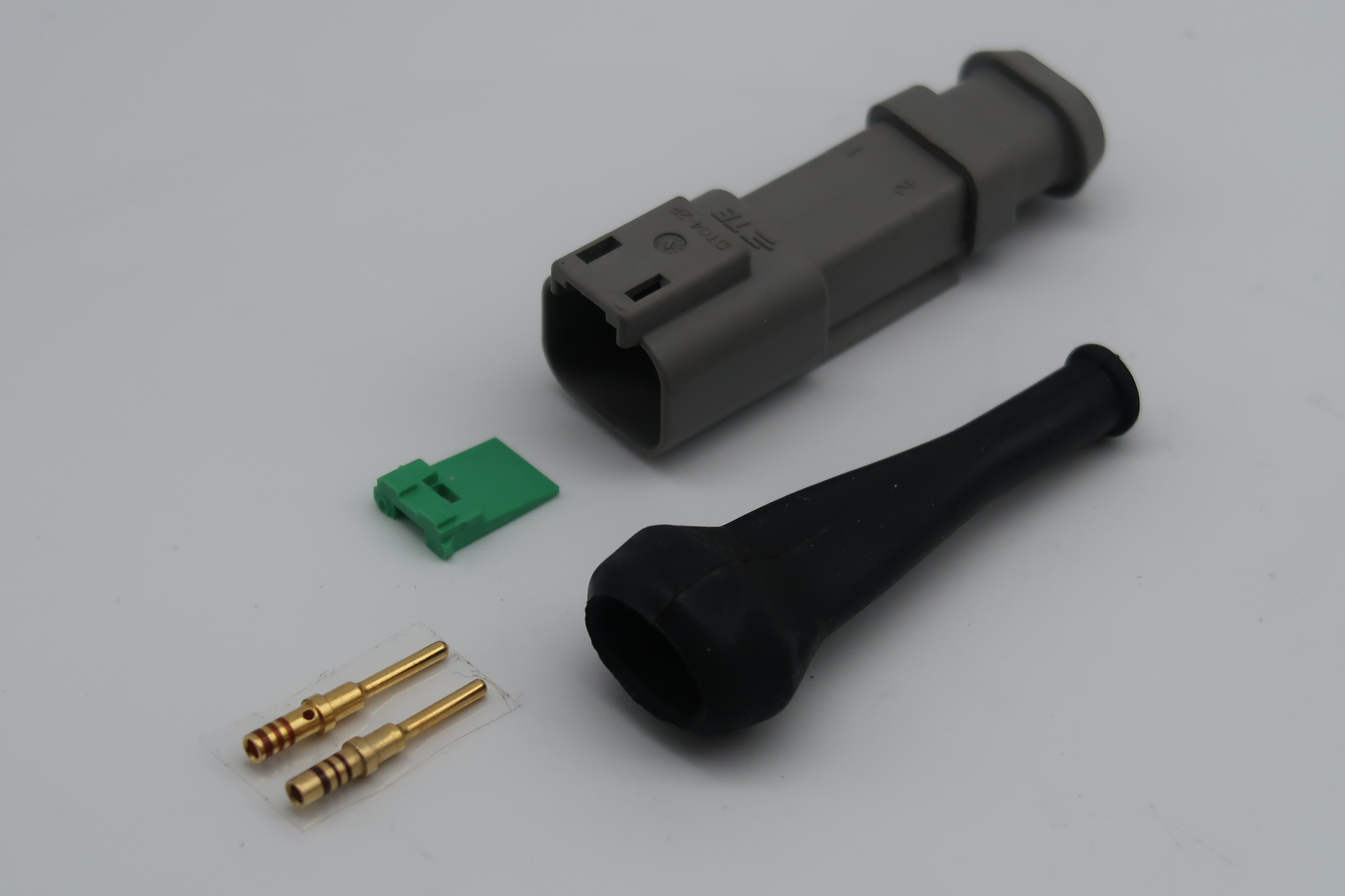 DT04-2P-E008 WITH 2 PIN RUBBER AMP BOOT