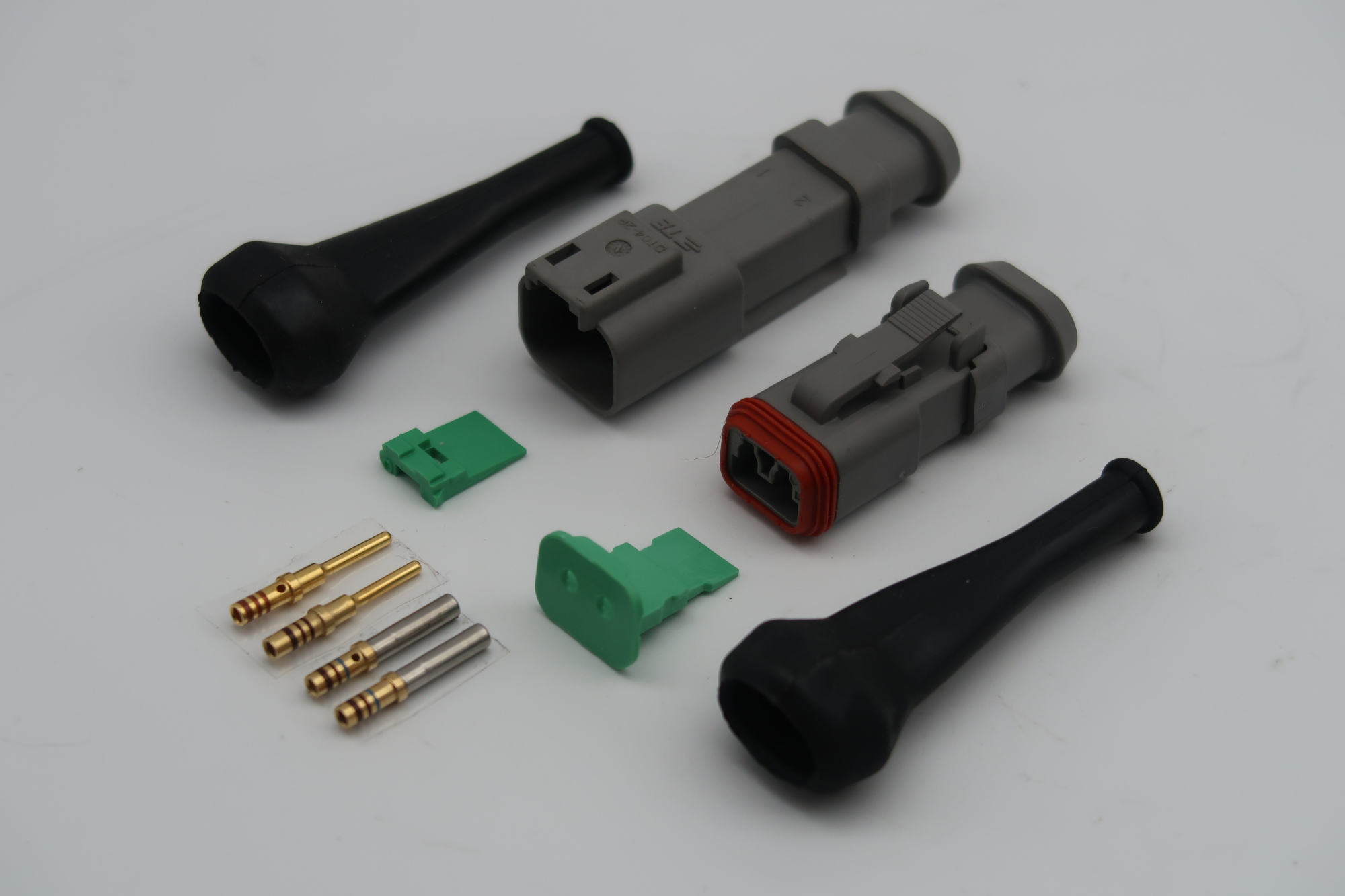 2 PIN DT KIT WITH HEATSHRINK GLAND AND 2 PIN RUBBER AMP BOOT
