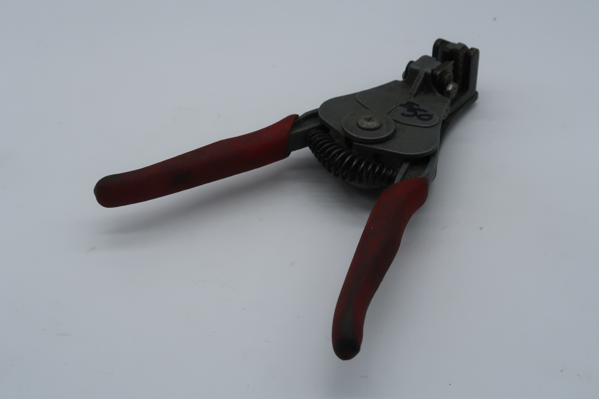 CLEARANCE - RED HANDLED WIRE STRIPPERS 10-20#